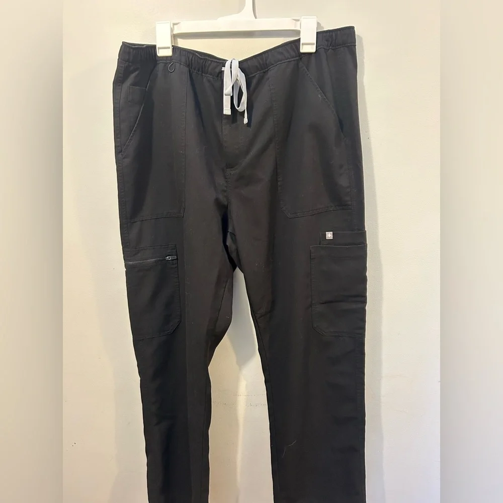 Figs Men’s Cairo Cargo scrub pants Size xxl Black